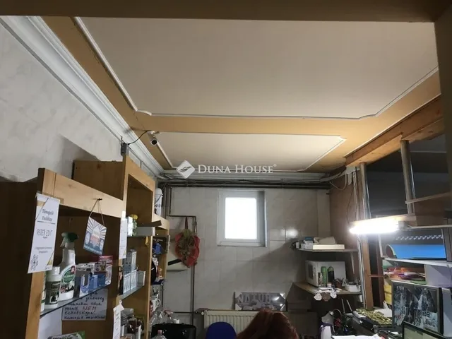 Eladó ház Nagyvenyim 382 nm