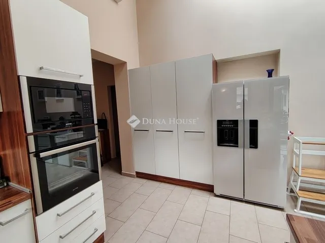 Eladó ház Gárdony 275 nm