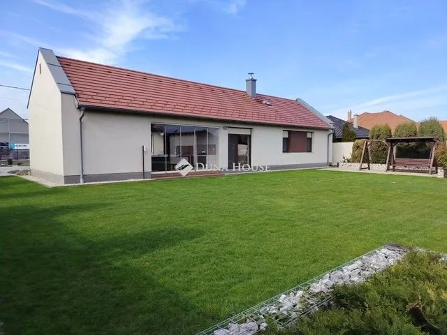 Eladó ház Gárdony 275 nm