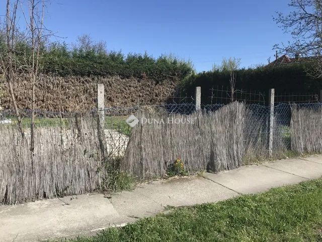 Eladó telek Pákozd 235 nm