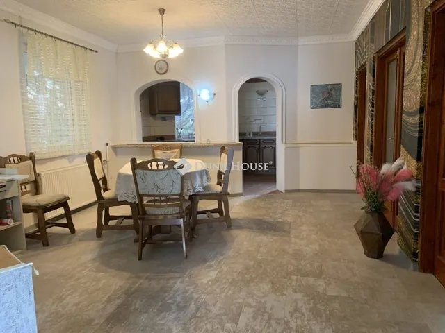 Eladó ház Vál 230 nm