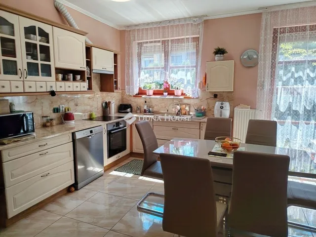 Eladó lakás Székesfehérvár 115 nm