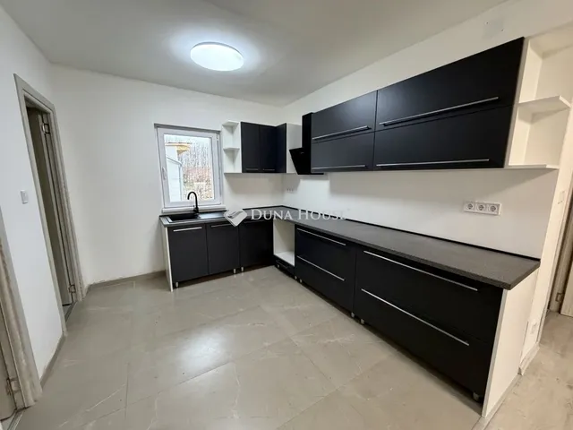 Eladó ház Előszállás 77 nm