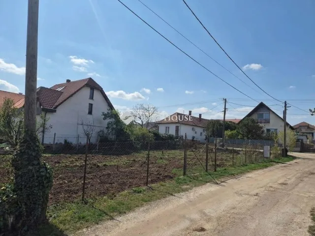 Eladó telek Balatonalmádi 530 nm