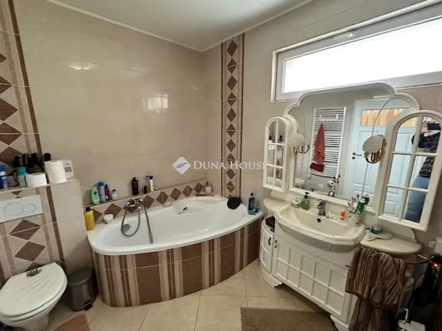 Eladó ház Székesfehérvár, Öreghegy 268 nm