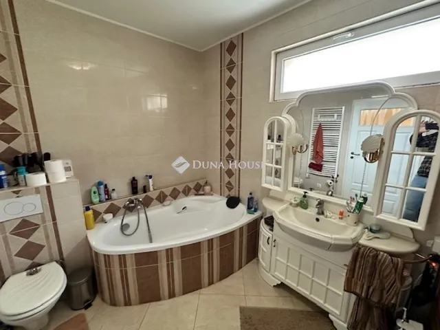 Eladó ház Székesfehérvár, Öreghegy 268 nm