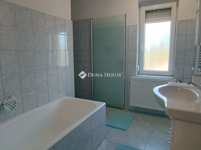 Eladó ház Mór 175 nm