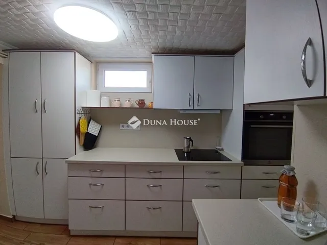 Eladó ház Mór 175 nm