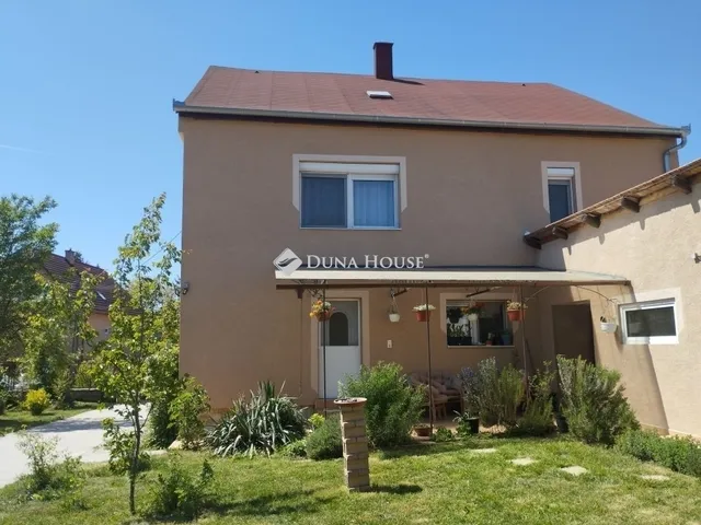 Eladó ház Mór 175 nm