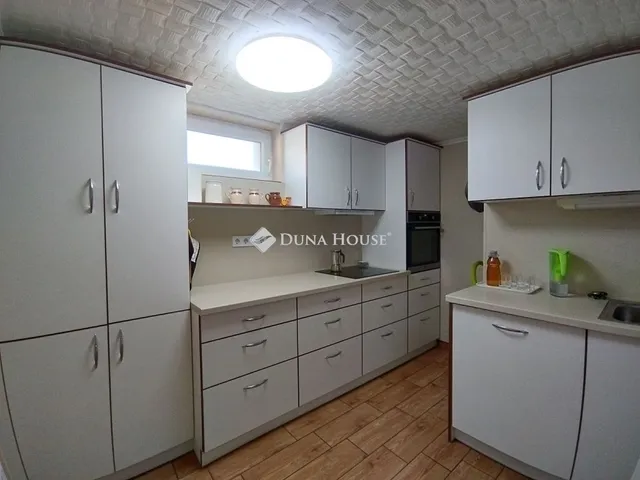 Eladó ház Mór 175 nm