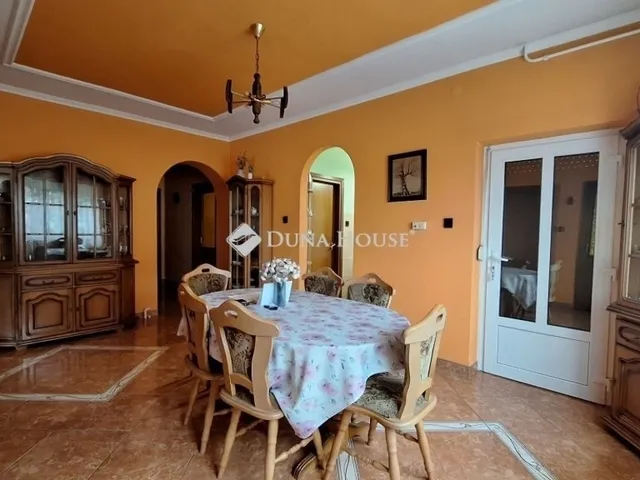 Eladó ház Aba 225 nm