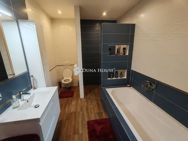 Eladó ház Kápolnásnyék 210 nm