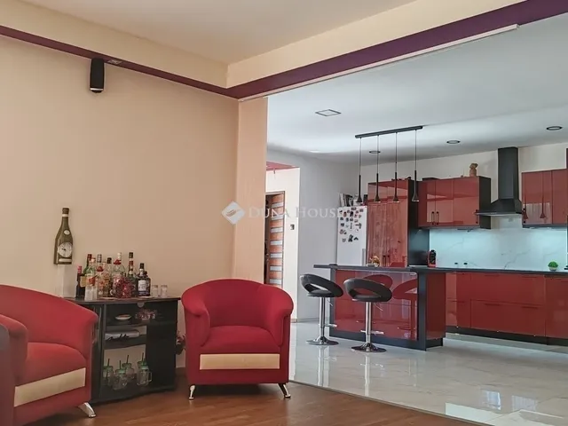 Eladó ház Kápolnásnyék 210 nm