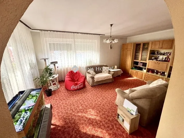 Eladó ház Sárkeresztes 239 nm