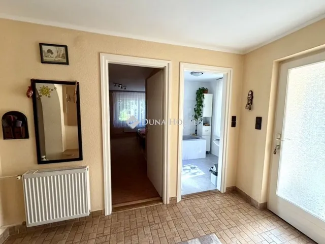 Eladó ház Sárkeresztes 239 nm