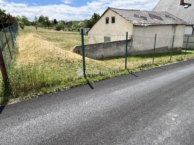 Eladó telek Magyaralmás 1819 nm
