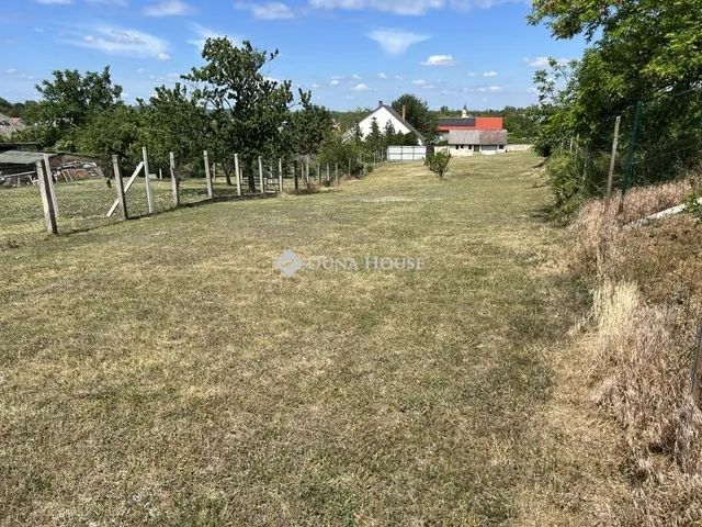 Eladó telek Magyaralmás 1819 nm