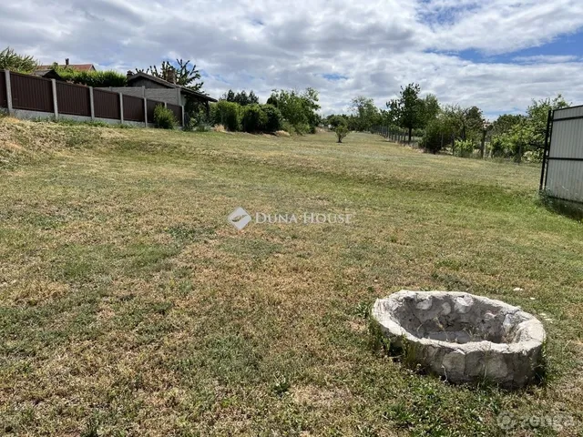 Eladó telek Magyaralmás 1819 nm
