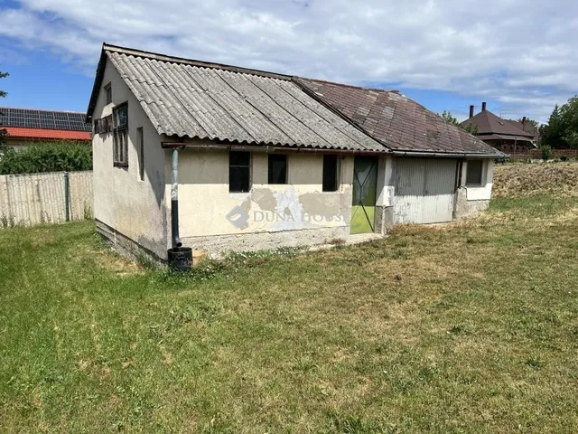Eladó telek Magyaralmás 1819 nm