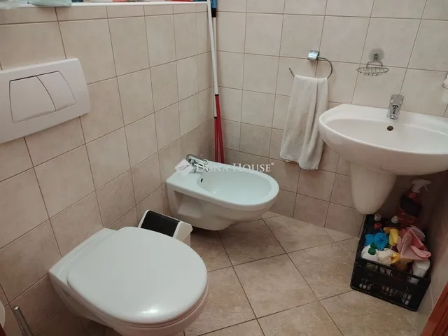 Eladó ház Szabadbattyán 255 nm