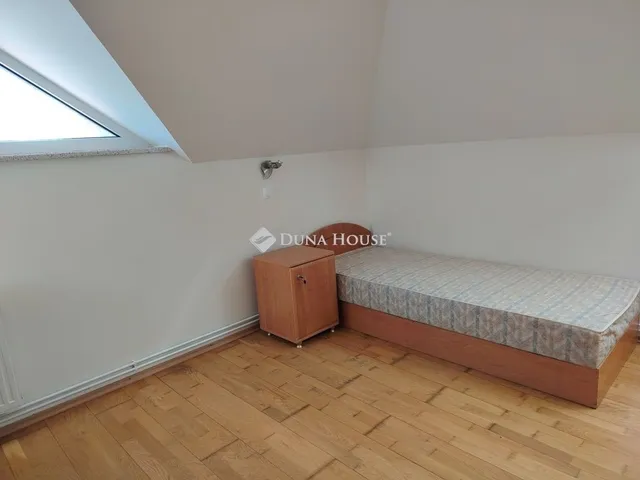 Eladó ház Szabadbattyán 255 nm