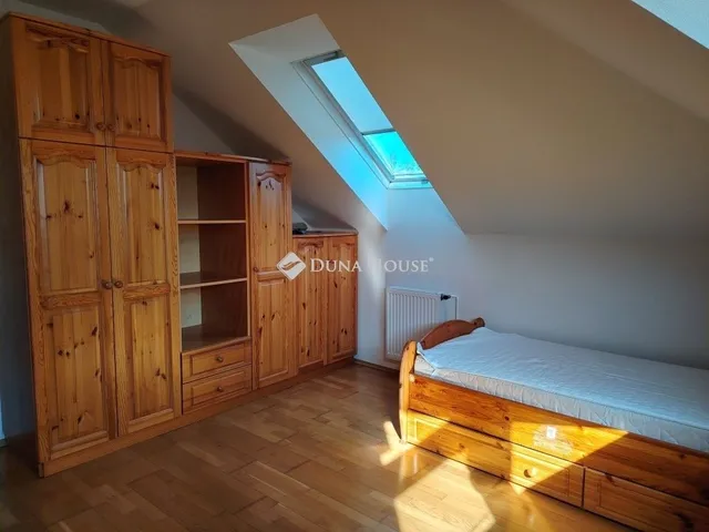 Eladó ház Szabadbattyán 255 nm
