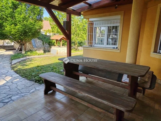 Eladó ház Szabadbattyán 255 nm