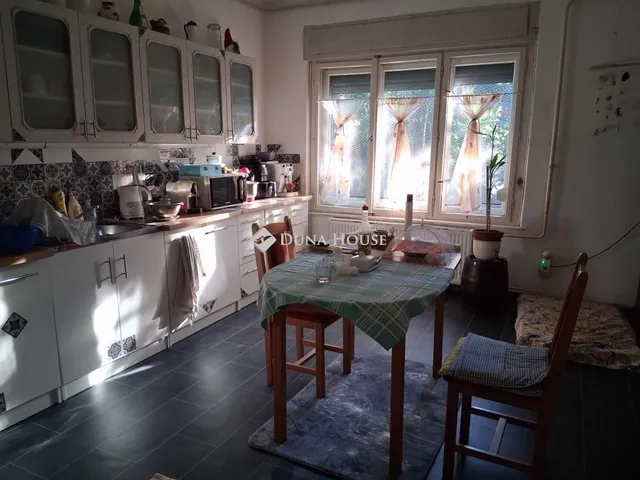 Eladó ház Bakonykúti 106 nm