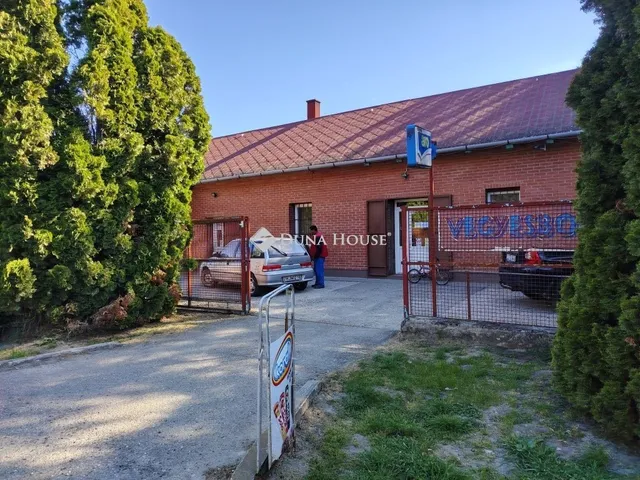 Eladó kereskedelmi és ipari ingatlan Sárbogárd 160 nm