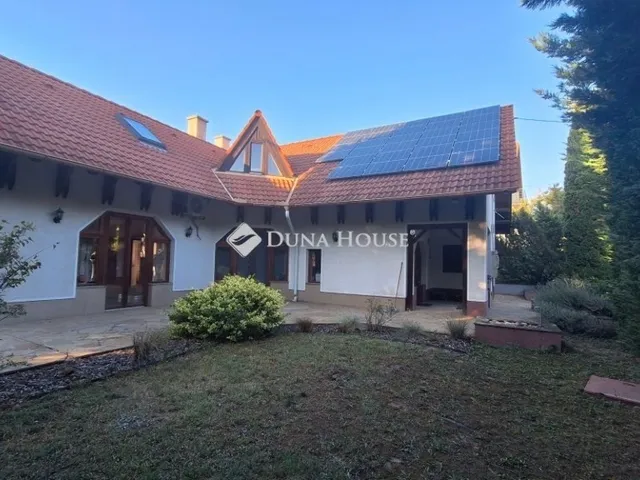 Eladó ház Székesfehérvár 280 nm