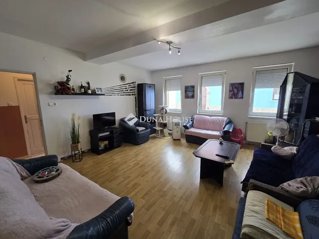 Eladó lakás Pápa 91 nm