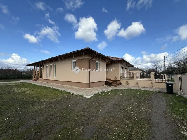 Eladó ház Aba 171 nm