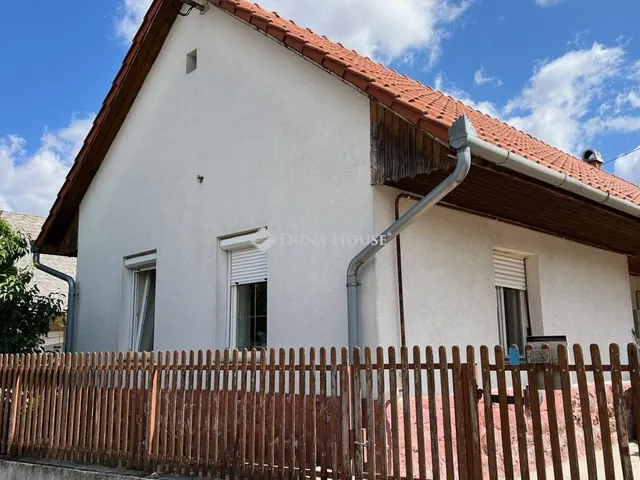 Eladó ház Füle 88 nm