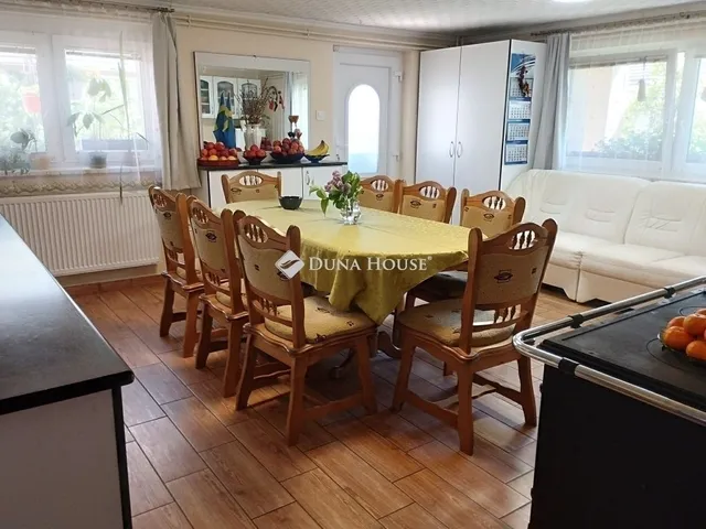 Eladó ház Mór 175 nm