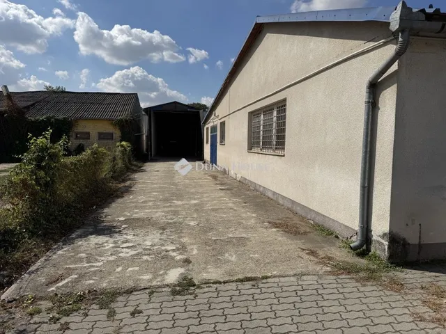 Eladó kereskedelmi és ipari ingatlan Dömsöd 2426 nm