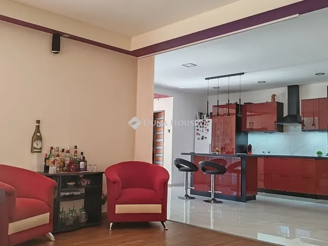 Eladó ház Kápolnásnyék 210 nm