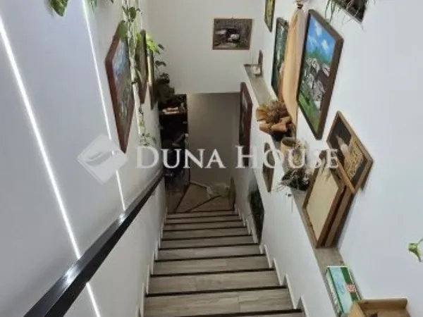 Eladó ház Kápolnásnyék 210 nm