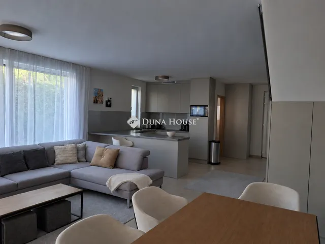 Eladó nyaraló Balatonakarattya 117 nm