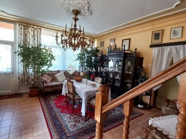 Eladó ház Mór 210 nm