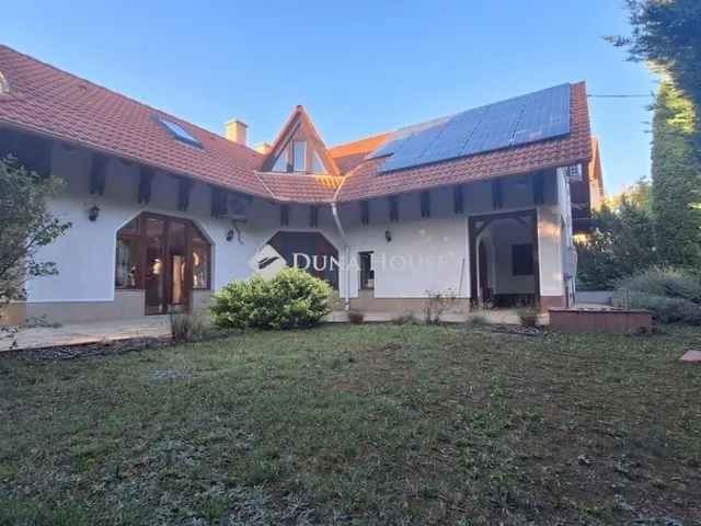 Eladó ház Székesfehérvár 280 nm