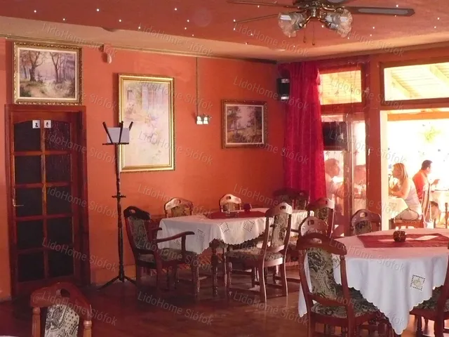 Eladó kereskedelmi és ipari ingatlan Zamárdi 200 nm