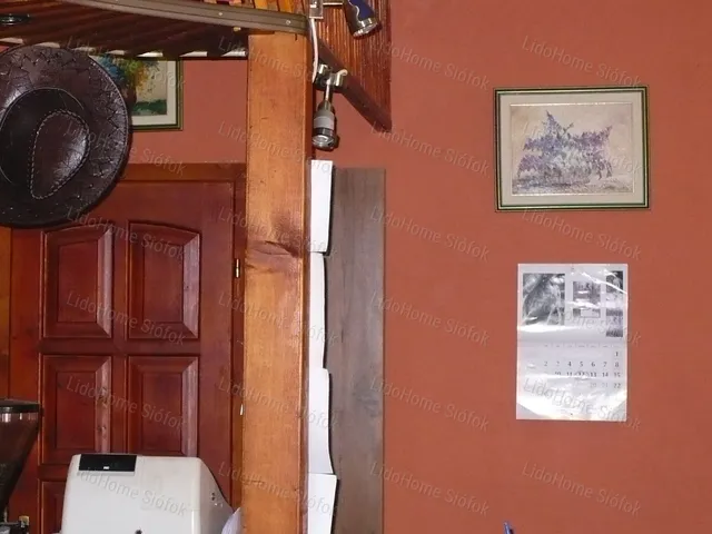 Eladó kereskedelmi és ipari ingatlan Zamárdi 200 nm