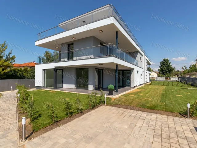 Eladó lakás Szántód 102 nm