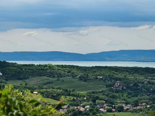 Eladó telek Kőröshegy 3792 nm