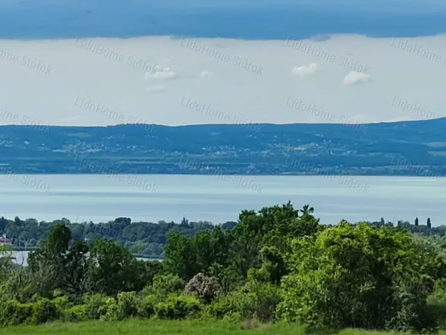 Eladó telek Kőröshegy 3792 nm