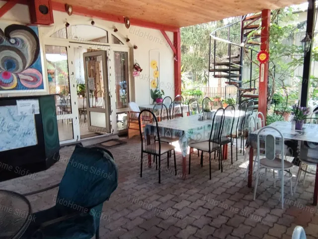 Eladó kereskedelmi és ipari ingatlan Szántód 1100 nm
