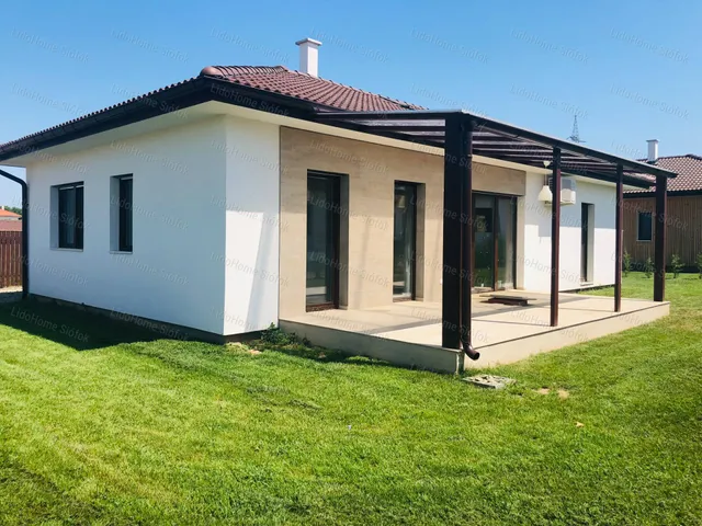 Eladó ház Szántód 114 nm