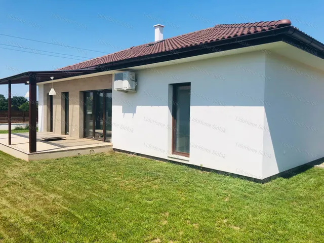 Eladó ház Szántód 114 nm