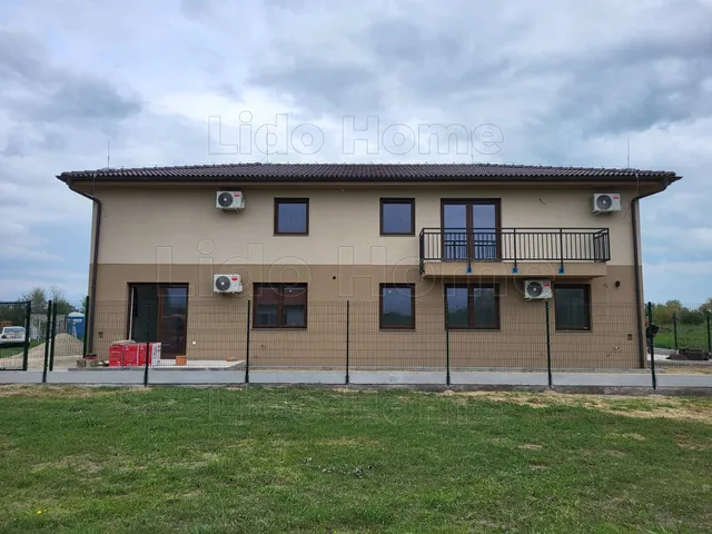 Eladó lakás Szántód 72 nm