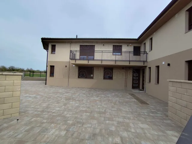 Eladó lakás Szántód 72 nm